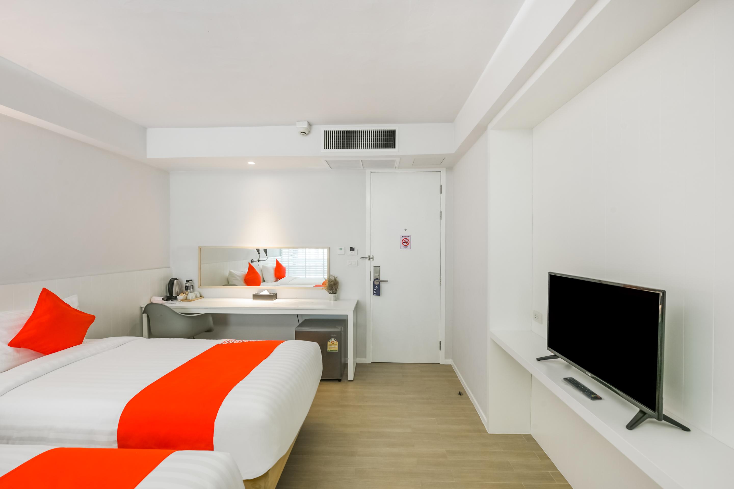 Vaccinated Staff - Oyo 137 Kitzio House Hotel Банкок Екстериор снимка