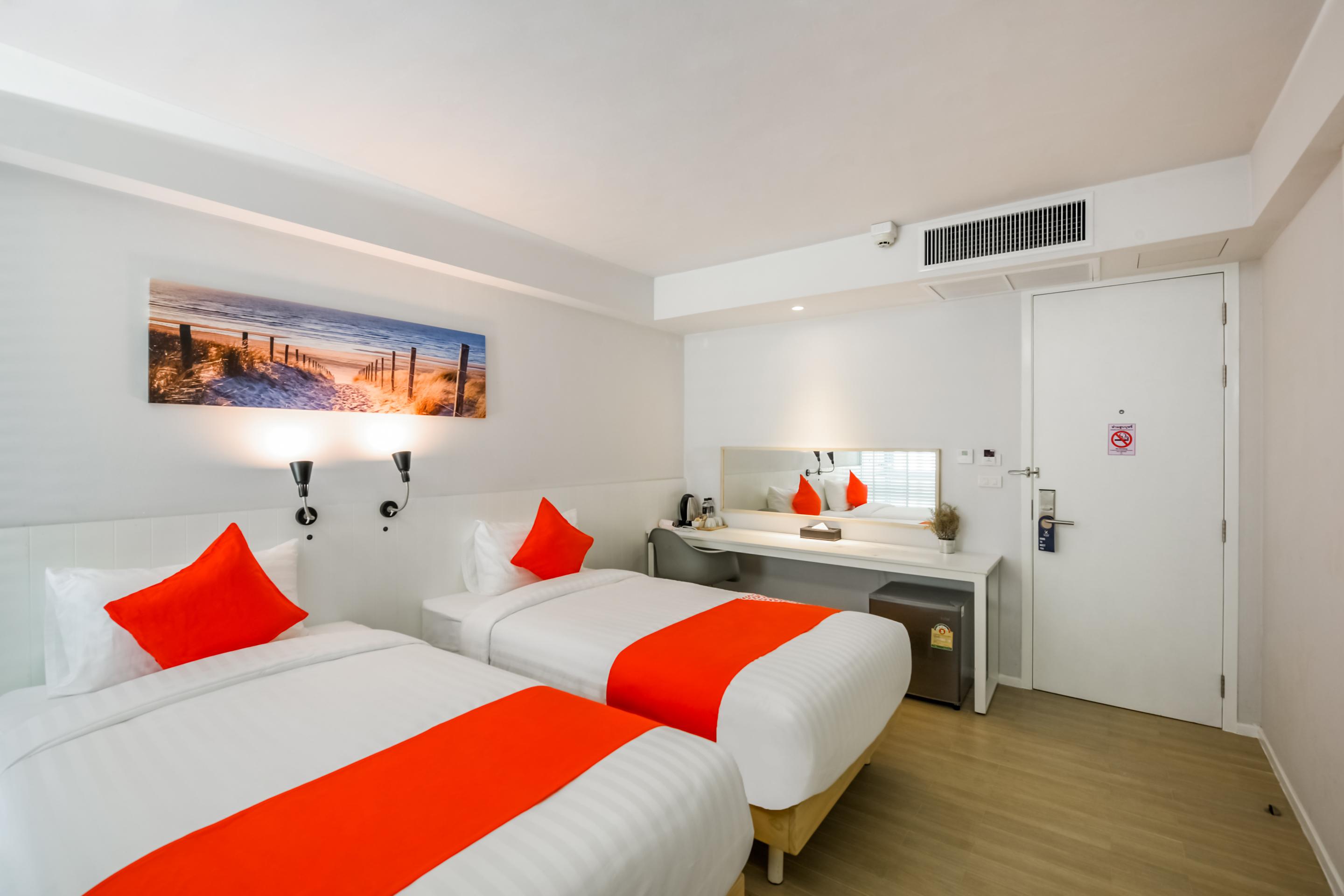 Vaccinated Staff - Oyo 137 Kitzio House Hotel Банкок Екстериор снимка