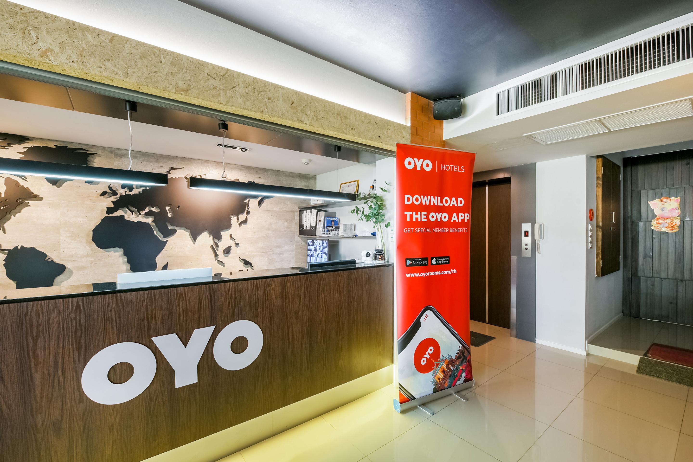 Vaccinated Staff - Oyo 137 Kitzio House Hotel Банкок Екстериор снимка