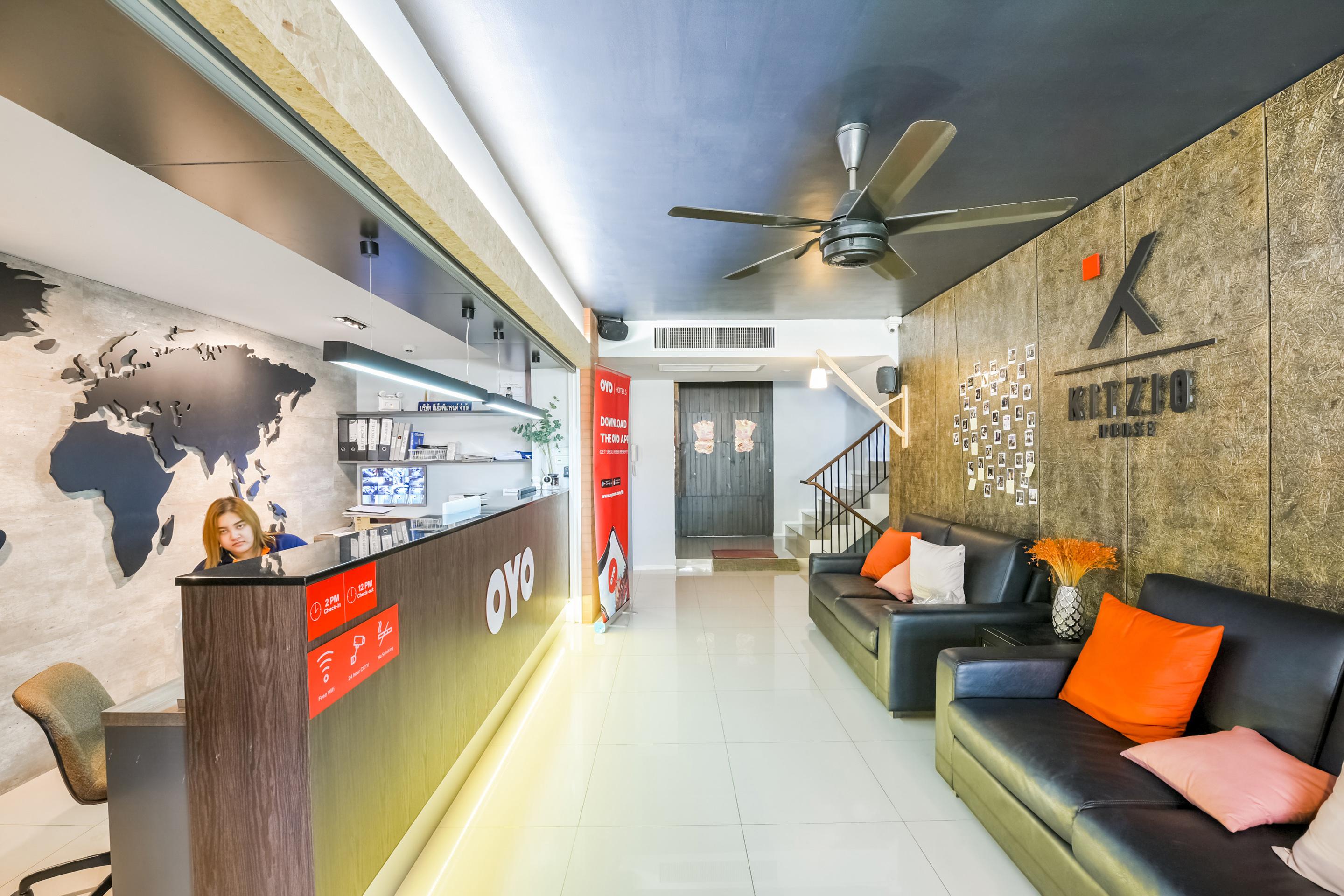 Vaccinated Staff - Oyo 137 Kitzio House Hotel Банкок Екстериор снимка