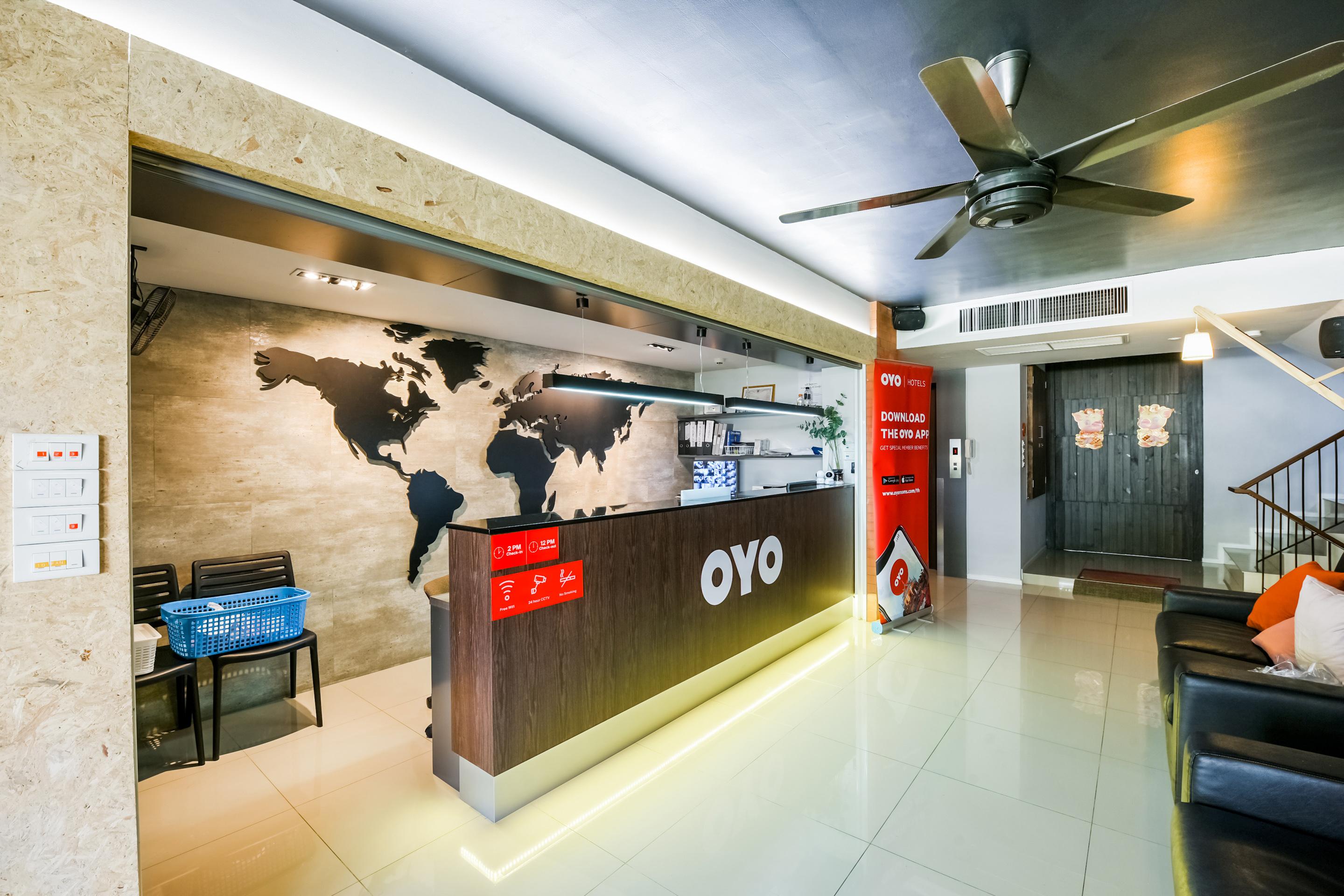 Vaccinated Staff - Oyo 137 Kitzio House Hotel Банкок Екстериор снимка